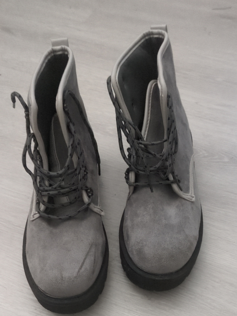 Lace-Up Suede Ankle Boots in Gray